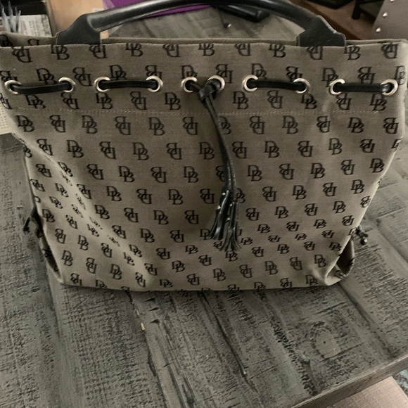 Dooney & Bourke Black/Grey Signature Women's Purse Preloved in great condition - Picture 1 of 6